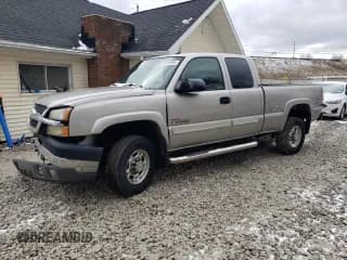 ✅ 2004 Chevrolet Silverado 2500HD LS • VIN: 1GCHK29294E366335 • Lot: 48102995. Wystawiony na Copart z przebiegiem Nie podano. Bezpłatny archiwum sprzedaży aukcyjnych z USA i szczegółowy raport historii pojazdu na DreamBid. Zdjęcie 1.