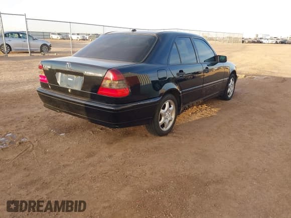 ✅ 2000 Mercedes-Benz C 230 Kompressor • VIN: WDBHA24G4YA838524 • Lot: 41582117. Wystawiony na IAAI z przebiegiem Nie podano. Bezpłatny archiwum sprzedaży aukcyjnych z USA i szczegółowy raport historii pojazdu na DreamBid. Zdjęcie 4.