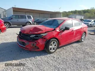 ✅ 2018 Chevrolet Cruze LT • VIN: 1G1BE5SM1J7112041 • Lot: 43370283. Wystawiony na IAAI z przebiegiem 165 938 mil. Bezpłatny archiwum sprzedaży aukcyjnych z USA i szczegółowy raport historii pojazdu na DreamBid. Zdjęcie 2.