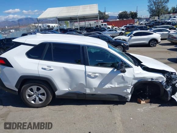 ✅ 2024 Toyota RAV4 LE • VIN: 2T3H1RFV4RC267031 • Lot: 43452037. Listed on IAAI with 9,061 mi. Free auction sales archive from the USA and detailed vehicle history report at DreamBid. Image 14.