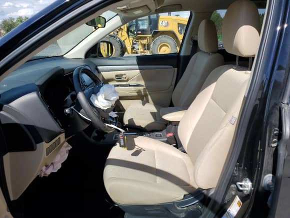 2016 Mitsubishi Outlander SE с VIN JA4AZ3A37GZ001263, выставлен на аукционе Copart как лот 82268645 с пробегом 56 308 миль миль и Списание • Salvage title. История ставок и продаж доступна на DreamBid. Изображение 7.