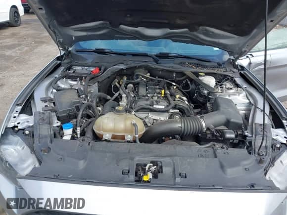 2021 Ford Mustang EcoBoost z VIN 1FATP8UH3M5104956, wystawiony jako IAAI lot #43363896 z przebiegiem 122 055 mil mil oraz . Historia ofert i sprzedaży dostępna na DreamBid. Obrazek 10.