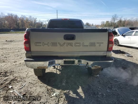 ✅ 2003 Chevrolet Silverado 2500HD LS • VIN: 1GCHK29U73E342647 • Lot: 78028314. Wystawiony na Copart z przebiegiem 285 675 mil. Bezpłatny archiwum sprzedaży aukcyjnych z USA i szczegółowy raport historii pojazdu na DreamBid. Zdjęcie 6.