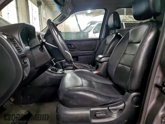 ✅ 2005 Ford Escape Limited • VIN: 1FMYU94165KC29112 • Lot: 94324405. Listed on Copart with 199,492 mi. Free auction sales archive from the USA and detailed vehicle history report at DreamBid. Image 7.