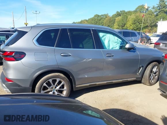 ✅ 2024 BMW X5 xDrive40i • VIN: 5UX23EU02R9S62648 • Lot: 43345390. Listed on IAAI with 32,723 mi. Free auction sales archive from the USA and detailed vehicle history report at DreamBid. Image 13.