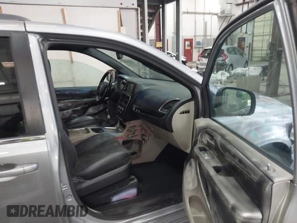 ✅ 2019 Dodge Grand Caravan SXT • VIN: 2C4RDGCG8KR562654 • Лот: 43518990. Опубликован ранее на IAAI с пробегом 82 747 миль. Бесплатный доступ к архиву аукционных продаж из США и подробный отчёт об истории автомобиля на DreamBid. Изображение 5.