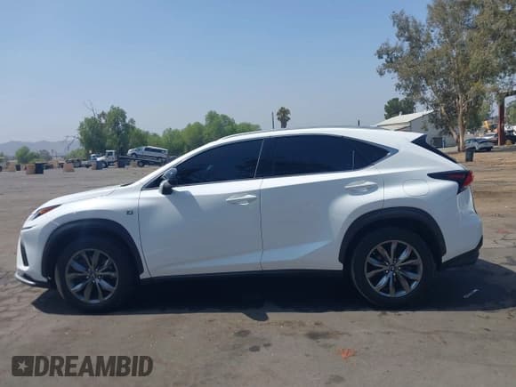 ✅ 2020 Lexus NX 300 F Sport • VIN: JTJSARBZ2L2177001 • Lot: 42985163. Wystawiony na IAAI z przebiegiem 68 143 mil. Bezpłatny archiwum sprzedaży aukcyjnych z USA i szczegółowy raport historii pojazdu na DreamBid. Zdjęcie 15.