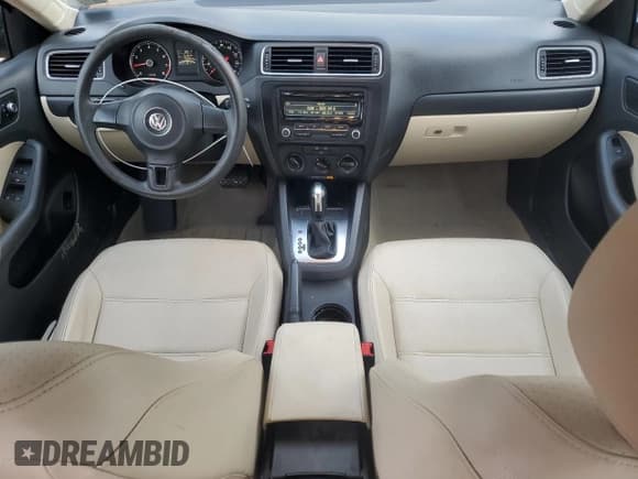 ✅ 2014 Volkswagen Jetta SE • VIN: 3VWD17AJ7EM385816 • Лот: 90348035. Опубликован ранее на Copart с пробегом 135 943 миль. Бесплатный доступ к архиву аукционных продаж из США и подробный отчёт об истории автомобиля на DreamBid. Изображение 8.