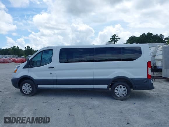 ✅ 2017 Ford Transit XL • VIN: 1FBZX2ZM7HKB07622 • Lot: 42616664. Wystawiony na IAAI z przebiegiem 15 868 mil. Bezpłatny archiwum sprzedaży aukcyjnych z USA i szczegółowy raport historii pojazdu na DreamBid. Zdjęcie 14.