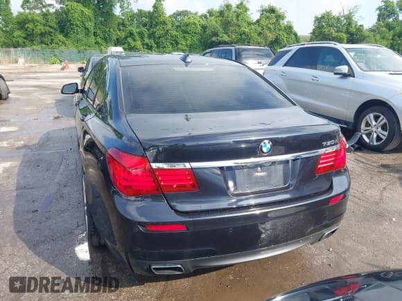 ✅ 2015 BMW 7 Series 750i • VIN: WBAYA8C52FG197627 • Lot: 42369384. Listed on IAAI with 111,358 mi. Free auction sales archive from the USA and detailed vehicle history report at DreamBid. Image 16.