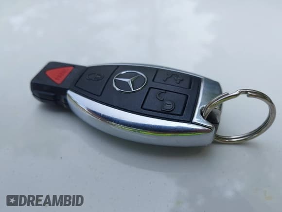 ✅ 2012 Mercedes-Benz C 300 Sport • VIN: WDDGF8BB7CR212099 • Lot: 42411121. Wystawiony na IAAI z przebiegiem 202 811 mil. Bezpłatny archiwum sprzedaży aukcyjnych z USA i szczegółowy raport historii pojazdu na DreamBid. Zdjęcie 11.