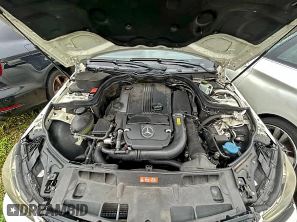 ✅ 2012 Mercedes-Benz C 250 • VIN: WDDGJ4HB0CF929427 • Лот: 96334465. Опубликован ранее на Copart с пробегом 115 123 миль. Бесплатный доступ к архиву аукционных продаж из США и подробный отчёт об истории автомобиля на DreamBid. Изображение 7.