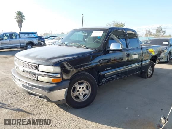 ✅ 2002 Chevrolet Silverado 1500 LS • VIN: 2GCEC19V721222110 • Лот: 43610414. Опубликован ранее на IAAI с пробегом 182 375 миль. Бесплатный доступ к архиву аукционных продаж из США и подробный отчёт об истории автомобиля на DreamBid. Изображение 2.