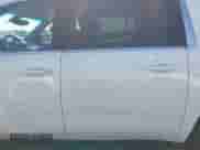 2018 Chevrolet Suburban LS z VIN 1GNSKGKC1JR137052, wystawiony jako IAAI lot #42942872 z przebiegiem 150 898 mil mil oraz . Historia ofert i sprzedaży dostępna na DreamBid. Obrazek 14.