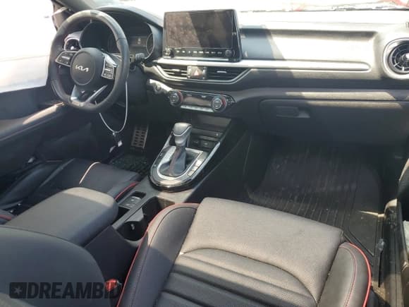 ✅ 2023 Kia Forte GT • VIN: 3KPF44AC0PE633565 • Lot: 66538205. Wystawiony na Copart z przebiegiem 18 253 mil. Bezpłatny archiwum sprzedaży aukcyjnych z USA i szczegółowy raport historii pojazdu na DreamBid. Zdjęcie 8.