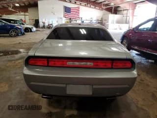 ✅ 2014 Dodge Challenger R/T • VIN: 2C3CDYBT2EH126276 • Lot: 86502105. Wystawiony na Copart z przebiegiem 126 021 mil. Bezpłatny archiwum sprzedaży aukcyjnych z USA i szczegółowy raport historii pojazdu na DreamBid. Zdjęcie 6.