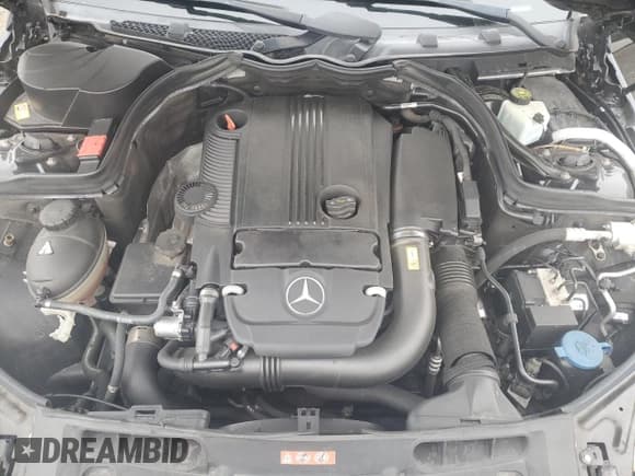 ✅ 2015 Mercedes-Benz C 250 • VIN: WDDGJ4HB3FG430958 • Lot: 81628345. Wystawiony na Copart z przebiegiem 100 226 mil. Bezpłatny archiwum sprzedaży aukcyjnych z USA i szczegółowy raport historii pojazdu na DreamBid. Zdjęcie 11.