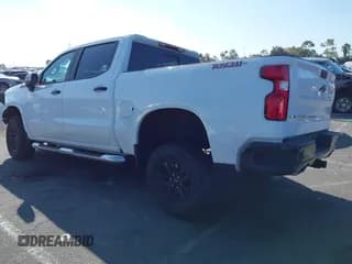 ✅ 2021 Chevrolet Silverado 1500 LT Trail Boss • VIN: 3GCPYFEDXMG331319 • Lot: 43299606. Wystawiony na IAAI z przebiegiem 47 871 mil. Bezpłatny archiwum sprzedaży aukcyjnych z USA i szczegółowy raport historii pojazdu na DreamBid. Zdjęcie 3.