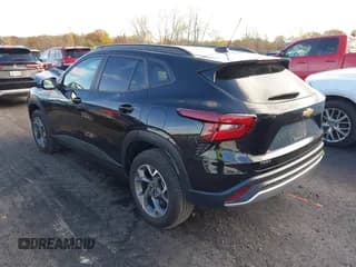 ✅ 2024 Chevrolet Trax LT • VIN: KL77LHE25RC103311 • Лот: 43596257. Опубликован ранее на IAAI с пробегом 9 643 миль. Бесплатный доступ к архиву аукционных продаж из США и подробный отчёт об истории автомобиля на DreamBid. Изображение 3.