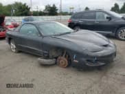 ✅ 1998 Pontiac Firebird Firebird • VIN: 2G2FS22K2W2209783 • Lot: 69790445. Wystawiony na Copart z przebiegiem Nie podano. Bezpłatny archiwum sprzedaży aukcyjnych z USA i szczegółowy raport historii pojazdu na DreamBid. Zdjęcie 4.
