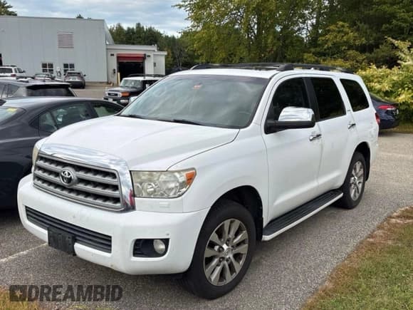 ✅ 2011 Toyota Sequoia Limited • VIN: 5TDJY5G1XBS052888 • Лот: 43229492. Опубликован ранее на IAAI с пробегом 190 287 миль. Бесплатный доступ к архиву аукционных продаж из США и подробный отчёт об истории автомобиля на DreamBid. Изображение 2.