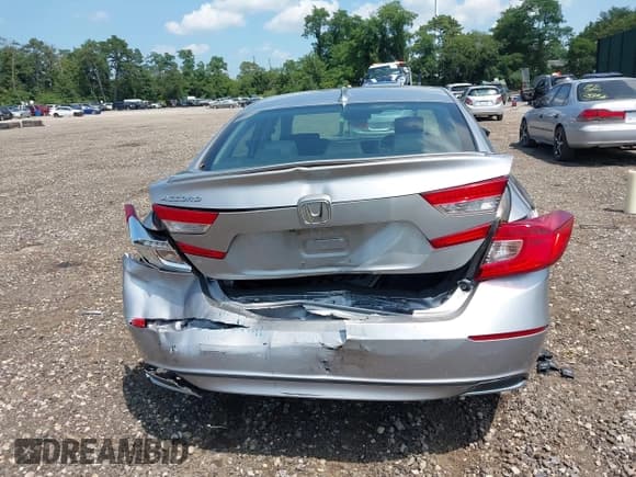 ✅ 2018 Honda Accord LX • VIN: 1HGCV1F10JA176970 • Лот: 42844427. Опубликован ранее на IAAI с пробегом 122 263 миль. Бесплатный доступ к архиву аукционных продаж из США и подробный отчёт об истории автомобиля на DreamBid. Изображение 15.