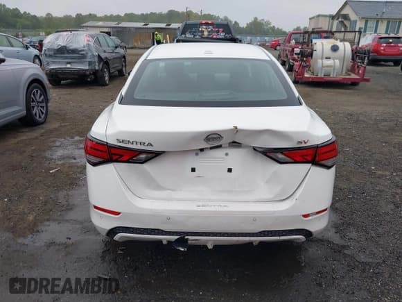 ✅ 2024 Nissan Sentra SV • VIN: 3N1AB8CV6RY381122 • Lot: 43007539. Wystawiony na IAAI z przebiegiem 13 305 mil. Bezpłatny archiwum sprzedaży aukcyjnych z USA i szczegółowy raport historii pojazdu na DreamBid. Zdjęcie 17.