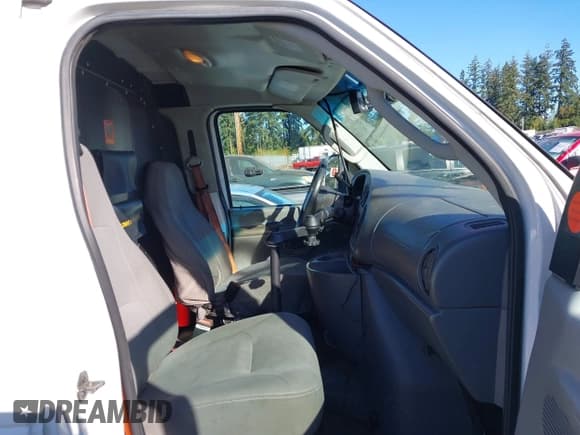 ✅ 2007 Ford Econoline Cargo Commercial • VIN: 1FTNE24W57DB00504 • Lot: 43427432. Wystawiony na IAAI z przebiegiem 204 646 mil. Bezpłatny archiwum sprzedaży aukcyjnych z USA i szczegółowy raport historii pojazdu na DreamBid. Zdjęcie 5.