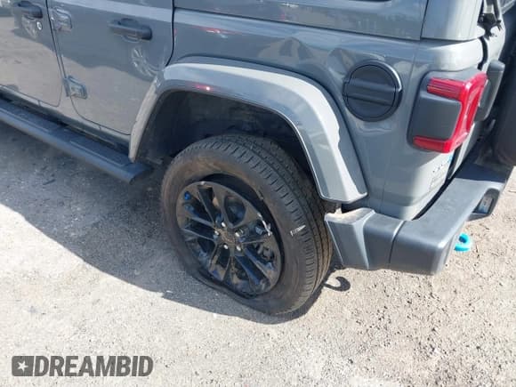 ✅ 2023 Jeep Wrangler Sahara • VIN: 1C4JJXP64PW568165 • Lot: 42740617. Listed on IAAI with 86,559 mi. Free auction sales archive from the USA and detailed vehicle history report at DreamBid. Image 22.