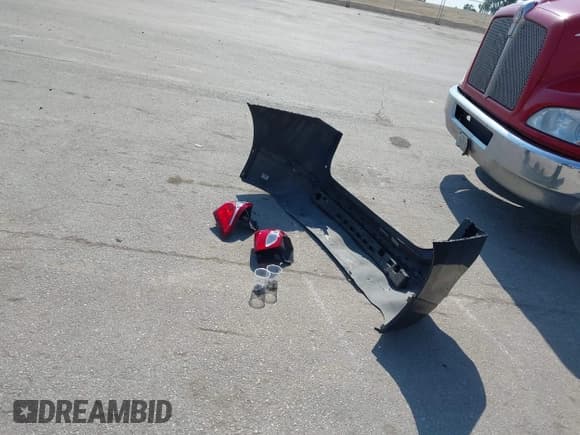 ✅ 2018 Chevrolet Equinox LT • VIN: 2GNAXSEV3J6267911 • Lot: 43339508. Wystawiony na IAAI z przebiegiem 111 096 mil. Bezpłatny archiwum sprzedaży aukcyjnych z USA i szczegółowy raport historii pojazdu na DreamBid. Zdjęcie 12.