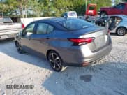 ✅ 2024 Nissan Versa SR • VIN: 3N1CN8FV9RL921121 • Lot: 43031422. Wystawiony na IAAI z przebiegiem 19 167 mil. Bezpłatny archiwum sprzedaży aukcyjnych z USA i szczegółowy raport historii pojazdu na DreamBid. Zdjęcie 3.