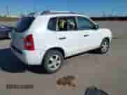 2006 Hyundai Tucson GL z VIN KM8JM72B56U324168, wystawiony jako IAAI lot #42146955 z przebiegiem 206 919 mil mil oraz . Historia ofert i sprzedaży dostępna na DreamBid. Obrazek 4.