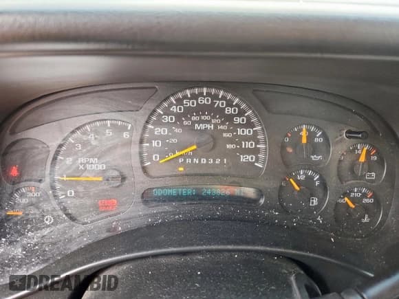 ✅ 2006 Chevrolet Silverado 2500HD Work Truck • VIN: 1GCHC23U56F226352 • Лот: 58729325. Опубликован ранее на Copart с пробегом 243 826 миль. Бесплатный доступ к архиву аукционных продаж из США и подробный отчёт об истории автомобиля на DreamBid. Изображение 9.