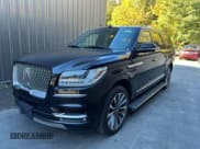 ✅ 2018 Lincoln Navigator Select • VIN: 5LMJJ3JT6JEL15197 • Lot: 43779212. Wystawiony na IAAI z przebiegiem 224 092 mil. Bezpłatny archiwum sprzedaży aukcyjnych z USA i szczegółowy raport historii pojazdu na DreamBid. Zdjęcie 2.