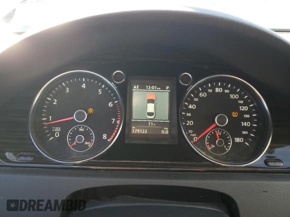 ✅ 2013 Volkswagen CC Executive • VIN: WVWGU7ANXDE527817 • Lot: 85360175. Listed on Copart with 179,122 mi. Free auction sales archive from the USA and detailed vehicle history report at DreamBid. Image 9.