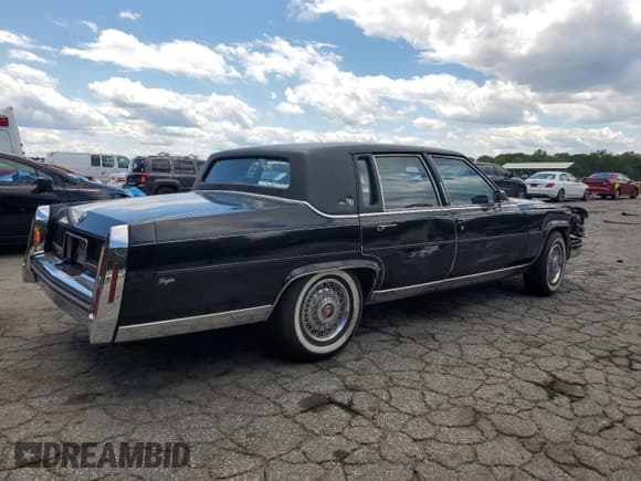 ✅ 1988 Cadillac Brougham • VIN: 1G6DW51Y1J9731375 • Lot: 55673625. Wystawiony na Copart z przebiegiem 91 741 mil. Bezpłatny archiwum sprzedaży aukcyjnych z USA i szczegółowy raport historii pojazdu na DreamBid. Zdjęcie 3.