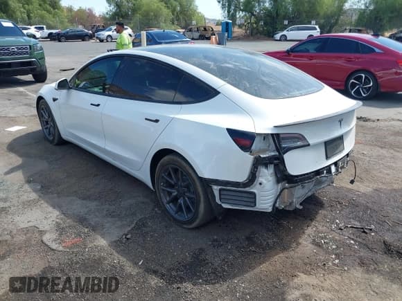 ✅ 2021 Tesla Model 3 Standard Range Plus • VIN: 5YJ3E1EA1MF000778 • Lot: 43229701. Wystawiony na IAAI z przebiegiem 84 054 mil. Bezpłatny archiwum sprzedaży aukcyjnych z USA i szczegółowy raport historii pojazdu na DreamBid. Zdjęcie 3.