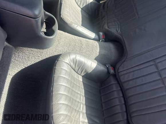 1997 Chevrolet Camaro z VIN 2G1FP22KXV2124842, wystawiony jako Copart lot #54201565 z przebiegiem 63 763 mil mil oraz Czysty tytuł • Clean title. Historia ofert i sprzedaży dostępna na DreamBid. Obrazek 6.