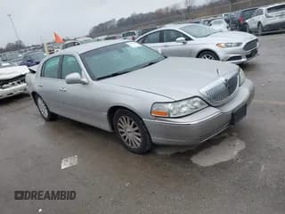 ✅ 2003 Lincoln Town Car Signature • VIN: 1LNHM82W83Y667259 • Lot: 43749701. Listed on IAAI with 161,529 mi. Free auction sales archive from the USA and detailed vehicle history report at DreamBid. Image 1.