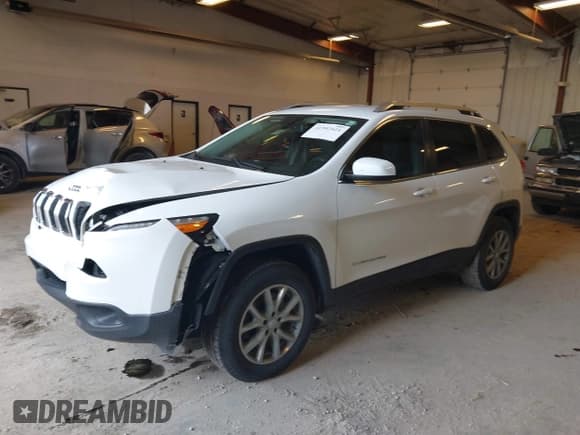 ✅ 2015 Jeep Cherokee Latitude • VIN: 1C4PJMCS9FW633313 • Lot: 41952424. Wystawiony na IAAI z przebiegiem 135 885 mil. Bezpłatny archiwum sprzedaży aukcyjnych z USA i szczegółowy raport historii pojazdu na DreamBid. Zdjęcie 2.