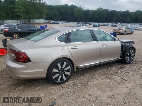 ✅ 2024 Volvo S90 Recharge Plug-In Hybrid Ultimate • VIN: LVYH60AF4RP409779 • Lot: 64375605. Listed on Copart with 11,070 mi. Free auction sales archive from the USA and detailed vehicle history report at DreamBid. Image 3.