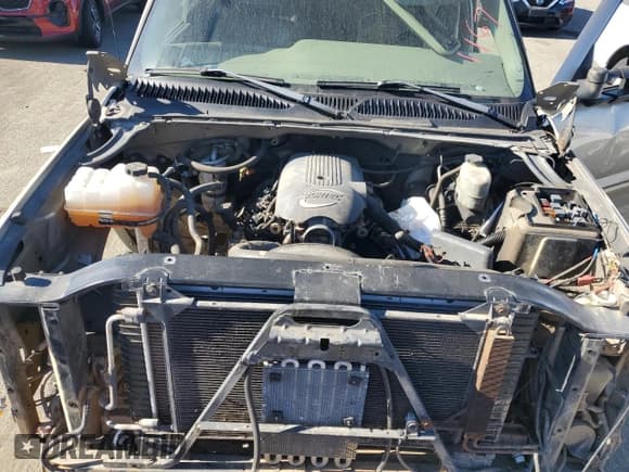 ✅ 2001 Chevrolet Silverado 2500HD LS • VIN: 1GCHK23U81F161167 • Lot: 41874695. Wystawiony na Copart z przebiegiem Nie podano. Bezpłatny archiwum sprzedaży aukcyjnych z USA i szczegółowy raport historii pojazdu na DreamBid. Zdjęcie 11.