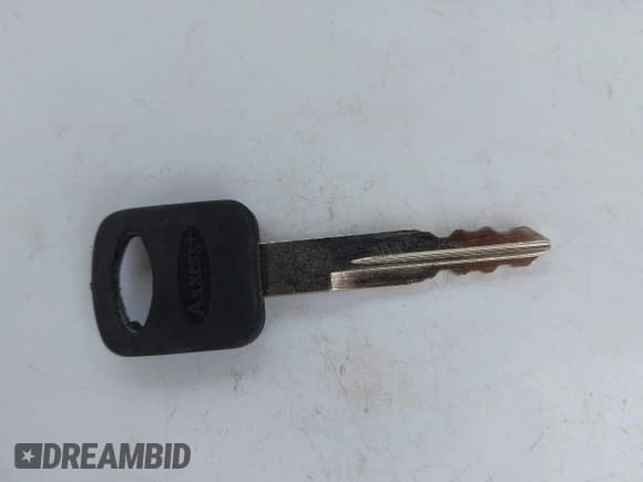 ✅ 2013 Ford Econoline Cargo Commercial • VIN: 1FTNE2EW8DDB16691 • Lot: 43536877. Wystawiony na IAAI z przebiegiem 187 836 mil. Bezpłatny archiwum sprzedaży aukcyjnych z USA i szczegółowy raport historii pojazdu na DreamBid. Zdjęcie 11.