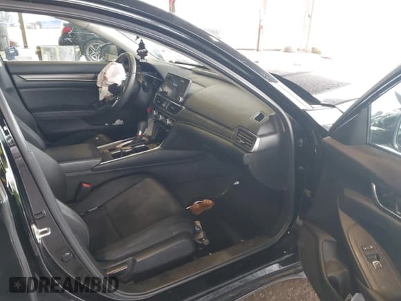 ✅ 2018 Honda Accord LX • VIN: 1HGCV1F10JA263381 • Лот: 42477778. Опубликован ранее на IAAI с пробегом 1 575 миль. Бесплатный доступ к архиву аукционных продаж из США и подробный отчёт об истории автомобиля на DreamBid. Изображение 5.