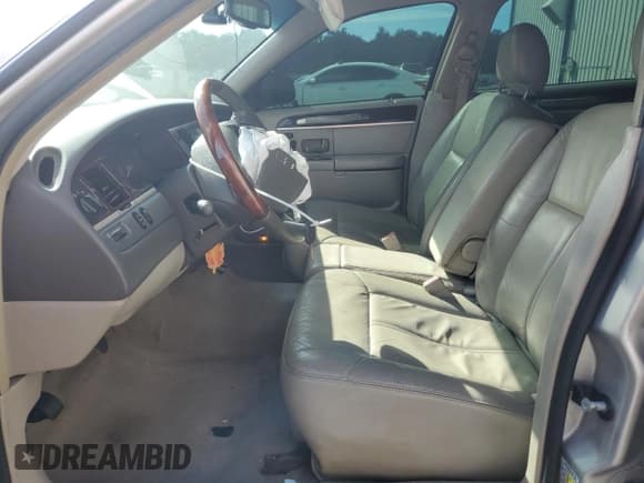 ✅ 2008 Lincoln Town Car Limited • VIN: 2LNHM82W38X657360 • Lot: 81413475. Listed on Copart with 133,445 mi. Free auction sales archive from the USA and detailed vehicle history report at DreamBid. Image 7.