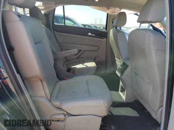 ✅ 2019 Volkswagen Atlas SEL • VIN: 1V2MR2CA9KC586284 • Лот: 84834965. Опубликован ранее на Copart с пробегом 35 848 миль. Бесплатный доступ к архиву аукционных продаж из США и подробный отчёт об истории автомобиля на DreamBid. Изображение 11.