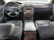 ✅ 2011 Mercedes-Benz R 350 • VIN: 4JGCB2FE3BA116145 • Lot: 80969174. Wystawiony na Copart z przebiegiem 281 884 mil. Bezpłatny archiwum sprzedaży aukcyjnych z USA i szczegółowy raport historii pojazdu na DreamBid. Zdjęcie 8.