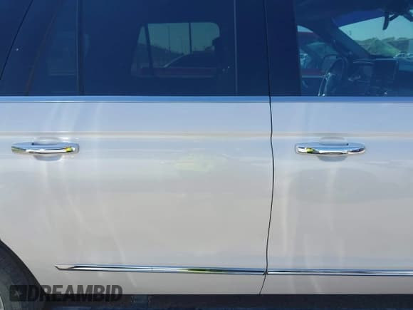 ✅ 2019 Lincoln Navigator Select • VIN: 5LMJJ3HT8KEL14611 • Lot: 43359323. Wystawiony na IAAI z przebiegiem 129 601 mil. Bezpłatny archiwum sprzedaży aukcyjnych z USA i szczegółowy raport historii pojazdu na DreamBid. Zdjęcie 13.