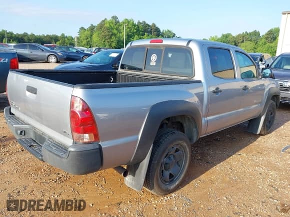 ✅ 2014 Toyota Tacoma • VIN: 3TMLU4EN1EM135084 • Lot: 42456747. Listed on IAAI with 172,921 mi. Free auction sales archive from the USA and detailed vehicle history report at DreamBid. Image 4.