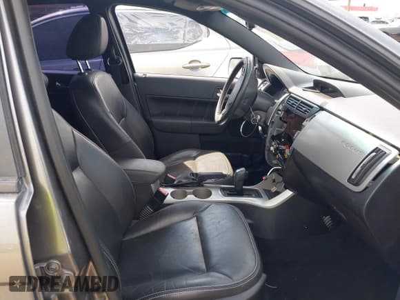 ✅ 2011 Ford Focus SES • VIN: 1FAHP3GN0BW113597 • Lot: 42761896. Wystawiony na IAAI z przebiegiem 114 255 mil. Bezpłatny archiwum sprzedaży aukcyjnych z USA i szczegółowy raport historii pojazdu na DreamBid. Zdjęcie 5.